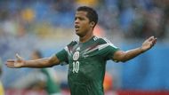 I druhý zápas šampionátu přinesl velké přehmaty rozhodčích. Mexičan Giovani Dos Santos se dvakrát trefil, přičemž kolumbijský pomezní dvakrát odmával ofsajd, který nebyl. Podívejte se na druhou neuznanou branku, jež byla o něco jasnější, než ta první.