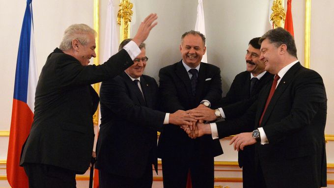 Prezident Zeman s Bronislawem Komorowskim, Andrejem Kiskou a Petrem Porošenkem.