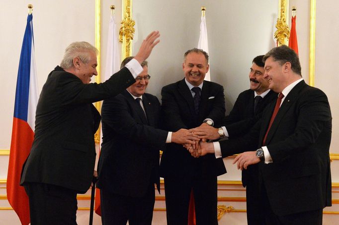 Miloš Zeman, Bronislaw Komorowski, Andrej Kiska, a Petro Porošenko na nedělním summitu v Bratislavě.