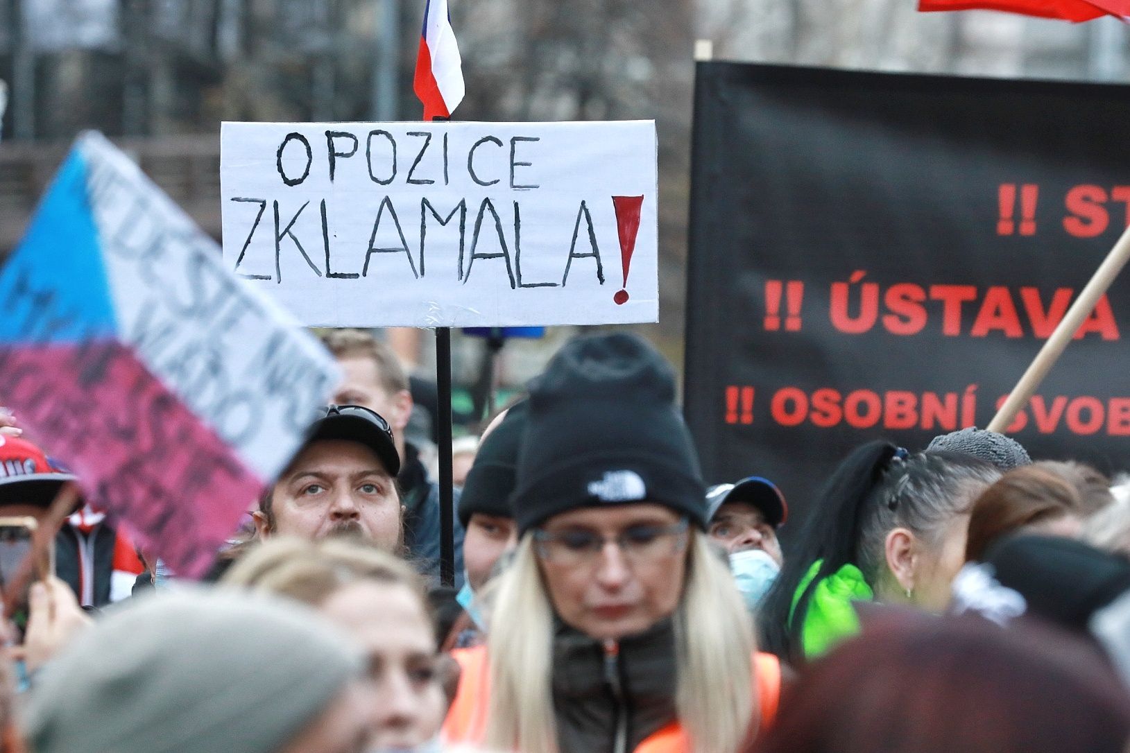 Demonstrace proti vládním protiepidemickým opatřením 17. listopadu na Václavském náměstí