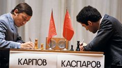 Souboj Garriho Kasparova s Anatolijem Karpovem o titul šachového šampiona v roce 1985