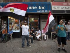 Slaví i Egypťané žijící v zahraničí. Tohle je snímek z New Yorku