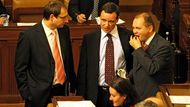 Sociální demokraté se nespokojili s tím, jakým způsobem bylo poslanci Urbanovi odejmuto právo hovořit, přestože dvouminutový interval je stanoven zákonem. Při "vyřizování účtů" pak došlo na napadání ostatních poslanců formou zpochybnění jejich vzdělání nebo míry alkoholu v krvi.