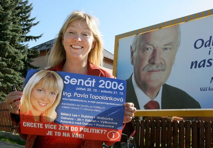 Proskovice jsou také místo, kde bydlí její protikandidát za ODS Milan Balabán. Ten má volební billboard uprostřed obce před samoobsluhou.