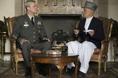 War Machine, nebo Monty Python? Brad Pitt dělá z vojáka v Afghánistánu karikaturu