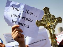 Demonstrace křesťanů proti Islámskému státu v Bagdádu.