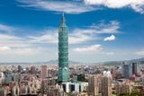 Desátou nejvyšší stavbou světa se chlubí tchajwanské město Tchaj-pej. Budova o sto jednom patře si podobně jako Burdž Chalífa nedávno připomínala výročí. Mrakodrap Tchaj-pej 101 byl slavnostně otevřen před patnácti lety, 31. prosince 2004. Je vysoký 509 metrů.