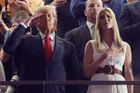 Poprvé v historii finále NFL se v hledišti objevil úřadující prezident USA. Donalda Trumpa doprovodila jeho dcera Ivanka.