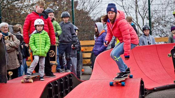 Eva Samková ráda vyráží na pumptrack i mimo trénink. Podívejte se v galerii, jak vyzkoušela ten nejnovější a nejdelší v Česku!