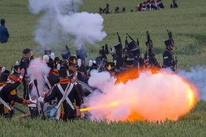 Foto: Waterloo po 200 letech. Bojoval i potomek Napoleona
