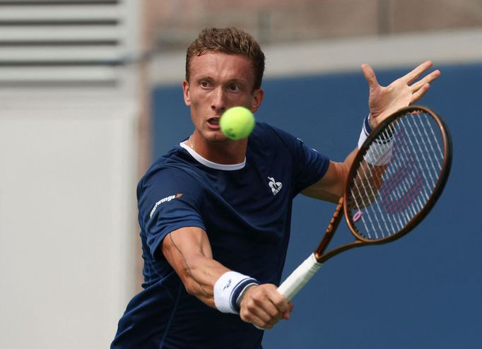 Jiří Lehečka v zápase 3. kola US Open s Raphaëlem Collignonem
