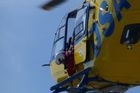Pět minut vrtulníkem, pak deset minut sanitkou. Heliporty v Česku jsou staré a na špatných místech