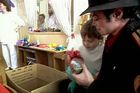 Unikátní video: Michael Jackson v dětském domově v Praze