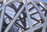 Detail Ptačího hnízda. Olympijského stadionu, jehož součástí jsou ocelové pruty.