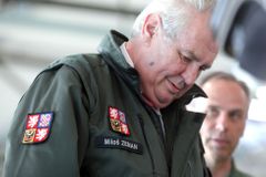 Zeman povýšil pět generálů, mezi nimi i válečné veterány