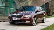 Škoda Superb II 2.0 TDI/103 kW, r. v. 2012, najeto: 100 000 km, cena: 210 000 Kč.