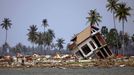 Uplynulo 15 let od ničivé vlny tsunami, která si 26. prosince 2004 vyžádala na pobřeží Indického oceánu v jihovýchodní Asii přes 230 000 mrtvých.