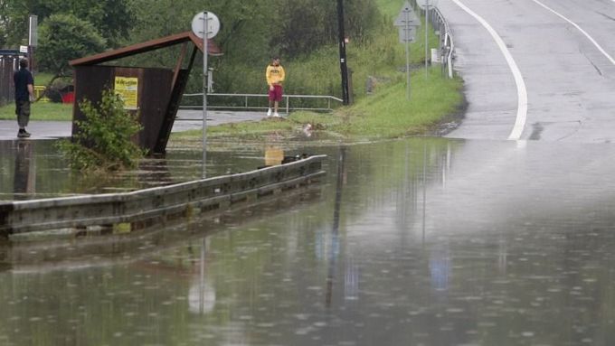 Nejvíce obětí si nynější povodně vybraly v Česku, zemřelo zde 14 lidí