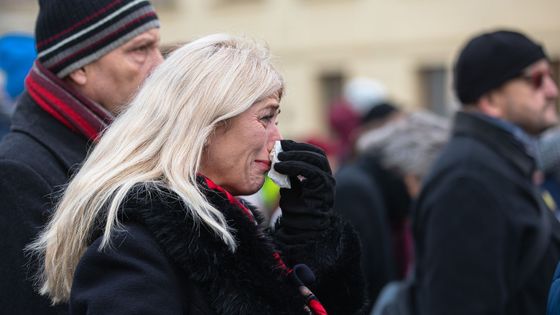 Foto: Lidé se loučili se Schwarzenbergem. Policie uzavřela okolí, obřad jen pro zvané