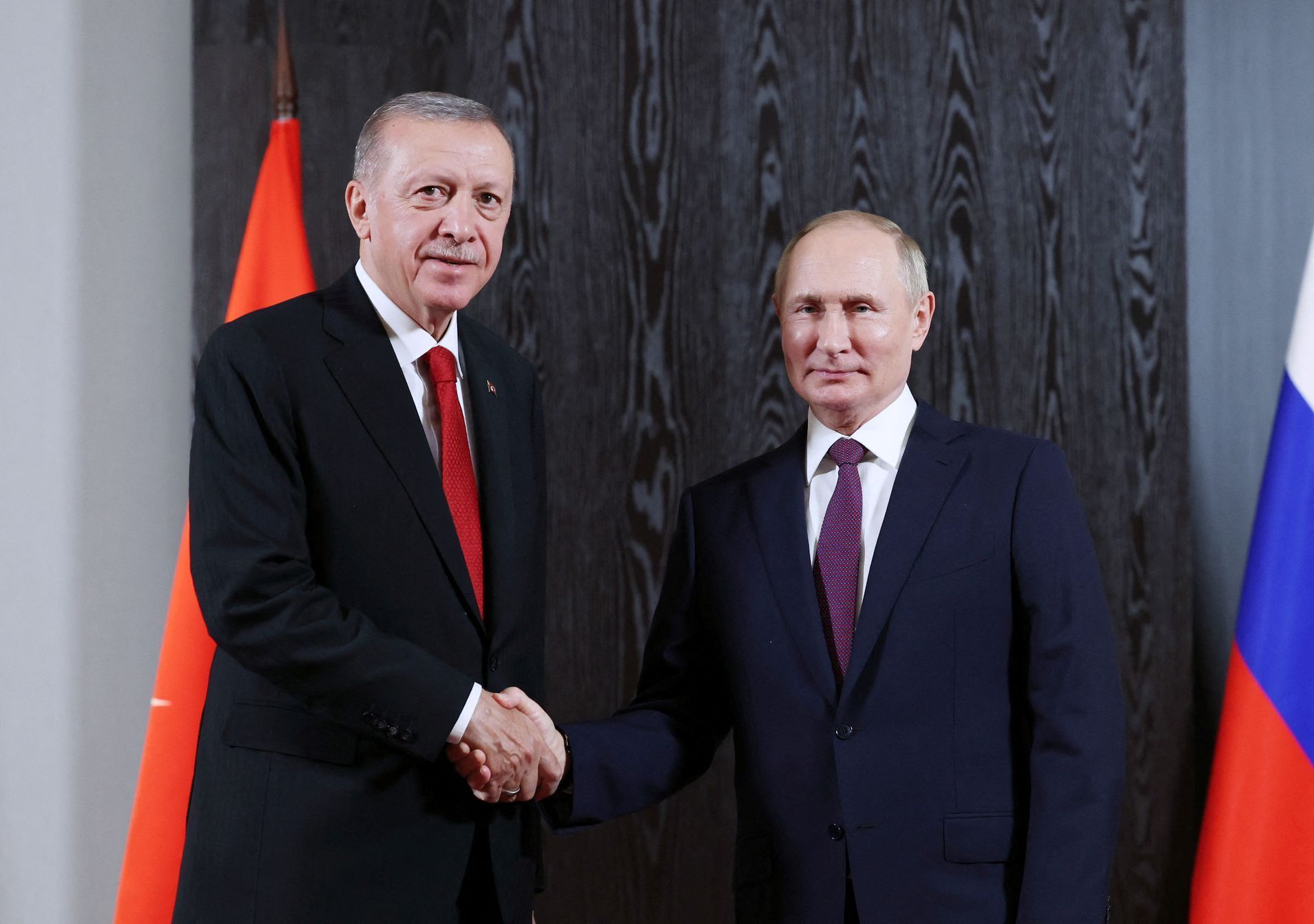 „Země se musí  vrátit právoplatným vlastníkům.“ Erdogan prozradil, o čem mluví s Putinem.