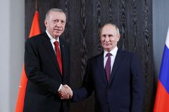 "Země se musí vrátit právoplatným vlastníkům." Erdogan promluvil o jednání s Putinem