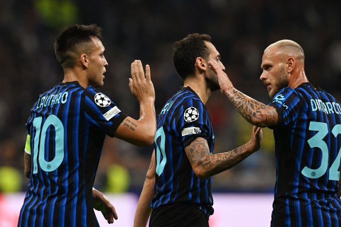 Radost fotbalistů Interu Milán v utkání Ligy mistrů se Slavií Praha