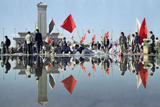 Dobové foto pořízené v roce 1989 v Pekingu v Číně. Připomínka masakru na náměstí Nebeského klidu, ke kterému došlo zejména v rozmezí 3. a 4. června roku 1989.