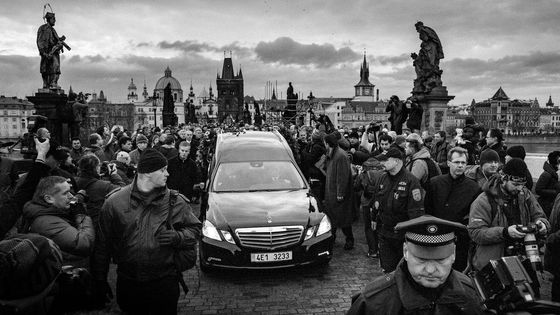 Fotoesej: Praha ve dnech, kdy se loučila s prezidentem Václavem Havlem