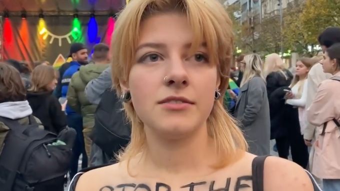 Tereza z Humpolce patřila ke stovkám účastníků manifestace proti násilí, kterou svolali LGBT+ lidé do Prahy na 26. října 2022.