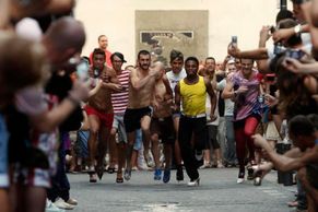 V Madridu závodili muži v běhu na podpatcích
