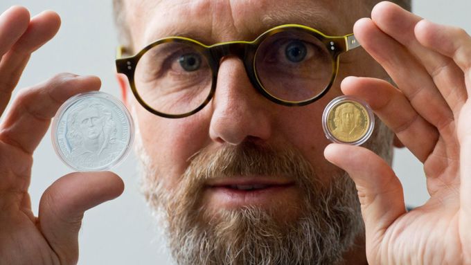 Karel Poborský s pamětní mincí