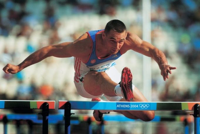 A hoplá... Vítězný desetibojař Roman Šebrle na Olympijských hrách v Athénách 2004