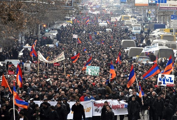 Volby v Arménii: Předvolební mítink Levona Ter-Petrosjana