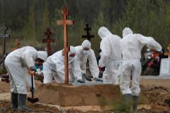 Čísla z Ruska jsou podivná. Kreml čelí podezření, že upravuje statistiky mrtvých