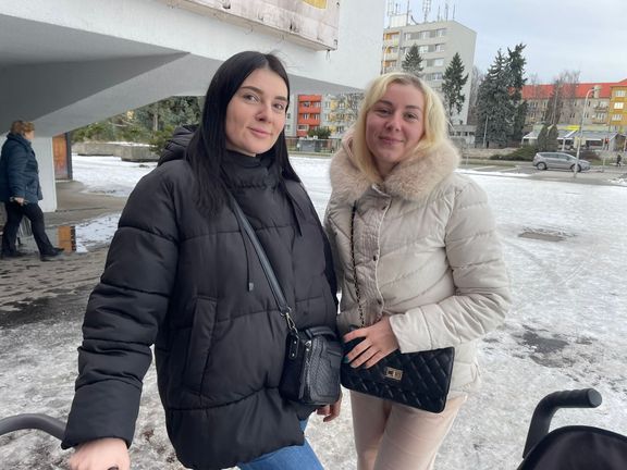 Tyto dvě mladé ženy jsou z Ukrajiny, v Karviné jsou spokojené, oceňují zejména levnější bydlení
