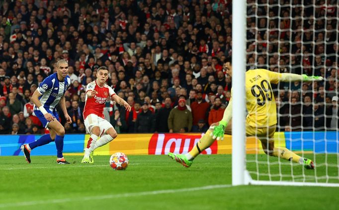 Arsenal  - FC Porto: Leandro Trossard dává gól na 1:0