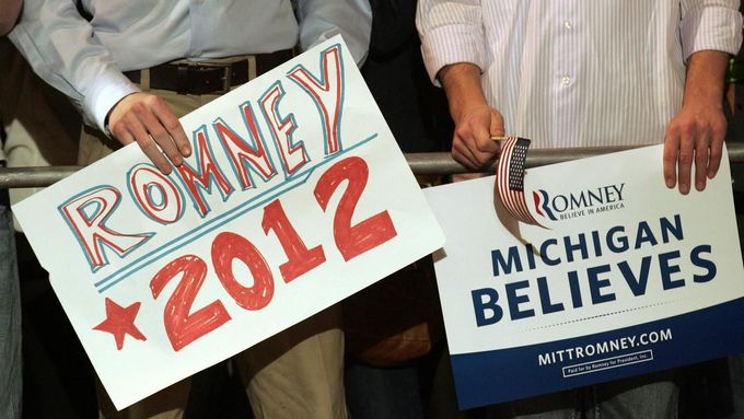 Příznivci Mitta Romneyho v michiganském Royal Oak