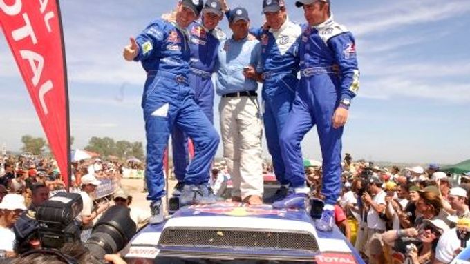 Jihoafričan Giniel de Villiers dovezl svůj volkswagen do cíle Rallye Dakar na prvním místě.
