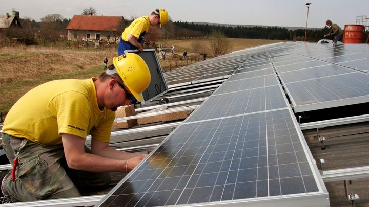 Zahraniční investoři chtějí Česko žalovat kvůli dotacím na soláry. Stanjura se nebojí