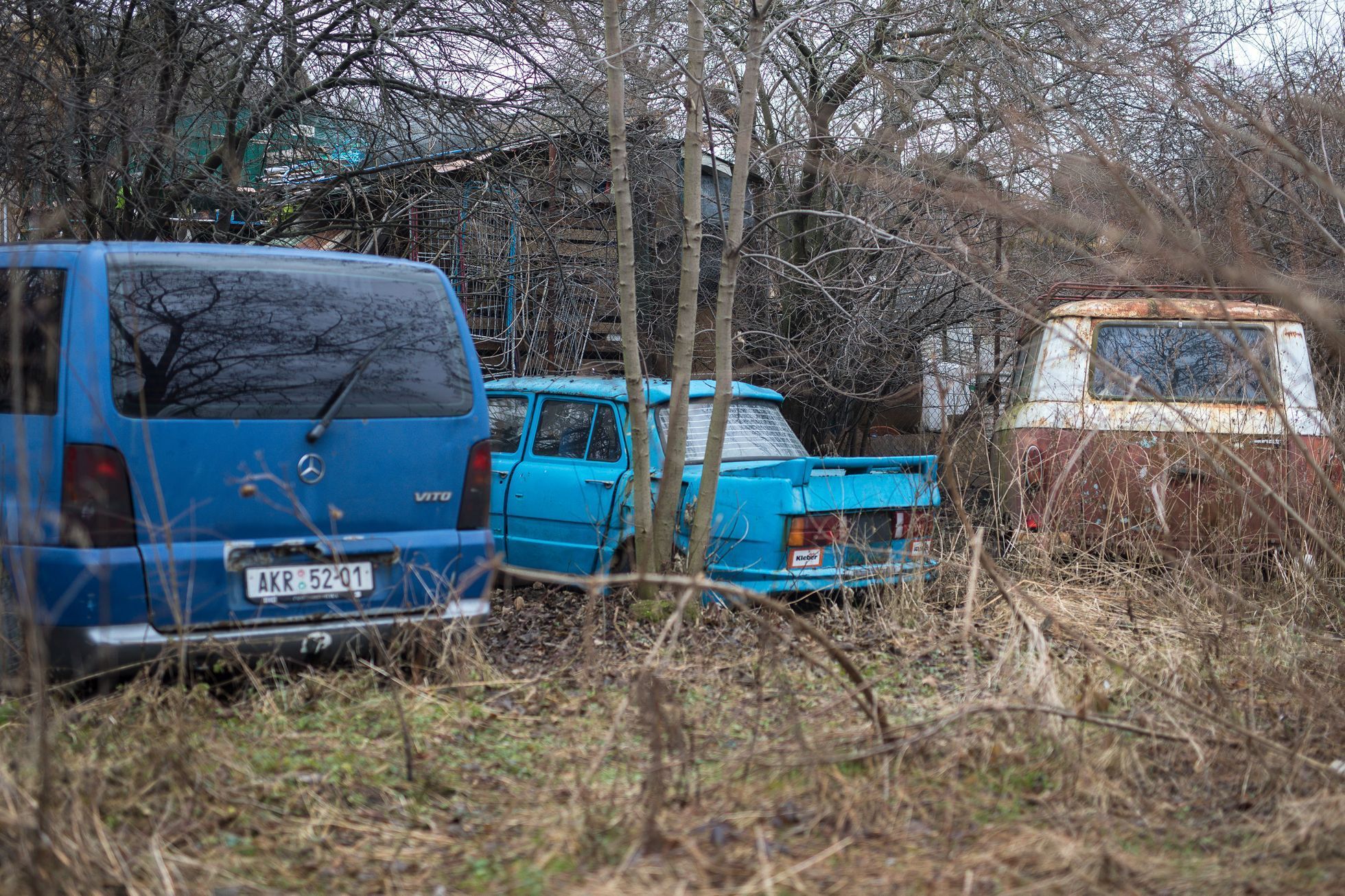 Opuštěné Tatry T613 a další auta, Na Kindlovce, vrakoviště, autodílna