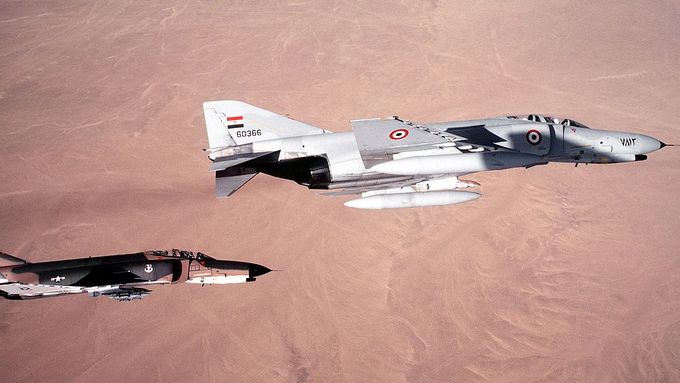 Archivní fotografie letounů Phantom F-4 ve službách egyptské armády.