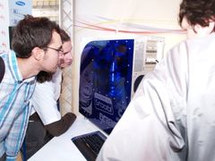 Jedním z nejzajímavějších exponátů letošního Invexu je projekt Intel Power Zone by Comfor, jehož dominantou je nejvykonnější osobní počítač v ČR a procesorová technologie budoucnosti - čtyřjádrový procesor.