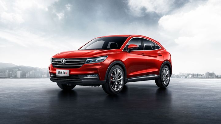 Do Česka přichází čínská automobilka Dongfeng. Sází na benzinová i elektrická SUV; Zdroj foto: Dongfeng