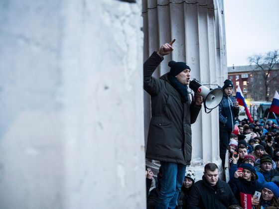 Navalnyj organizoval mnoho demonstrací. Nejvíce lidí dostal do ulic na přelomu let 2011 a 2012.