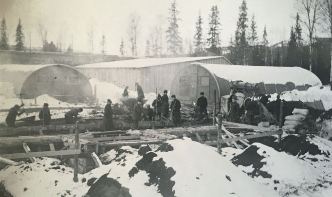 Fotografie z rodinného archivu, která byla pořízena v Norsku během nuceného nasazení