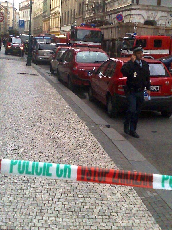 Částečně zřícený dům v pražské Soukenické ulici