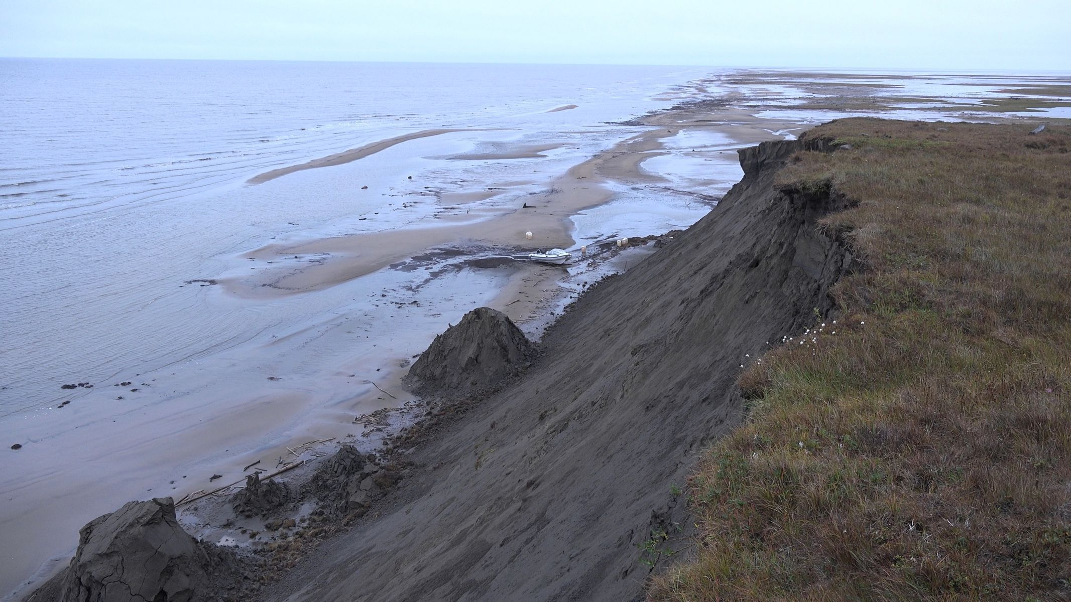 Eroze na ostrovním pobřeží