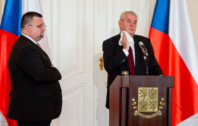 Miloš Zeman při tiskové konferenci na Pražském hradě.