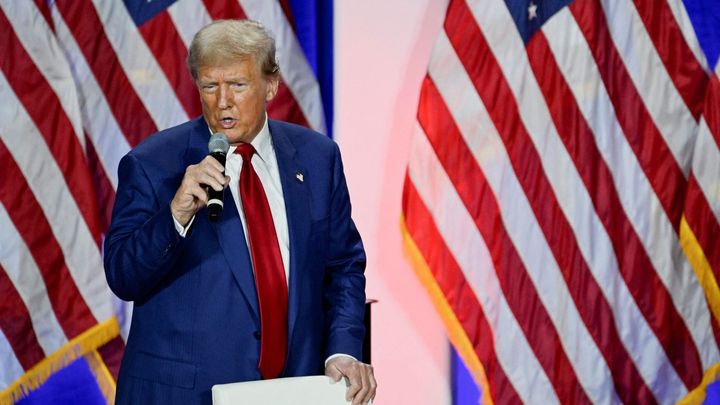 Demokraté chtějí ukrást volby, zní z Trumpova tábora. Výroky o podvodech sílí