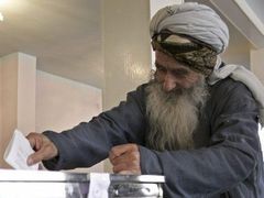 Muž volí v Dušanbe. Tádžický prezident Rachmonov si ve volbách zajistil takřka doživotní vládu